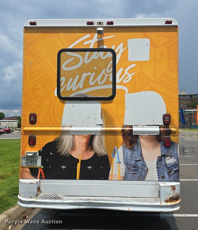 image for item DQ4393 1993 Chevrolet P6000 bookmobile van