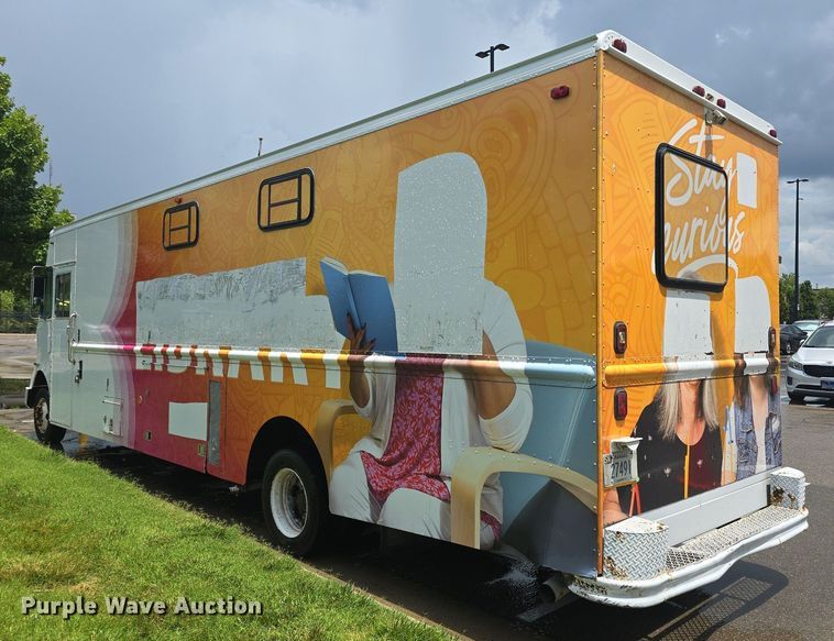 image for item DQ4393 1993 Chevrolet P6000 bookmobile van