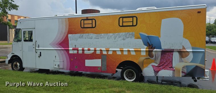 image for item DQ4393 1993 Chevrolet P6000 bookmobile van