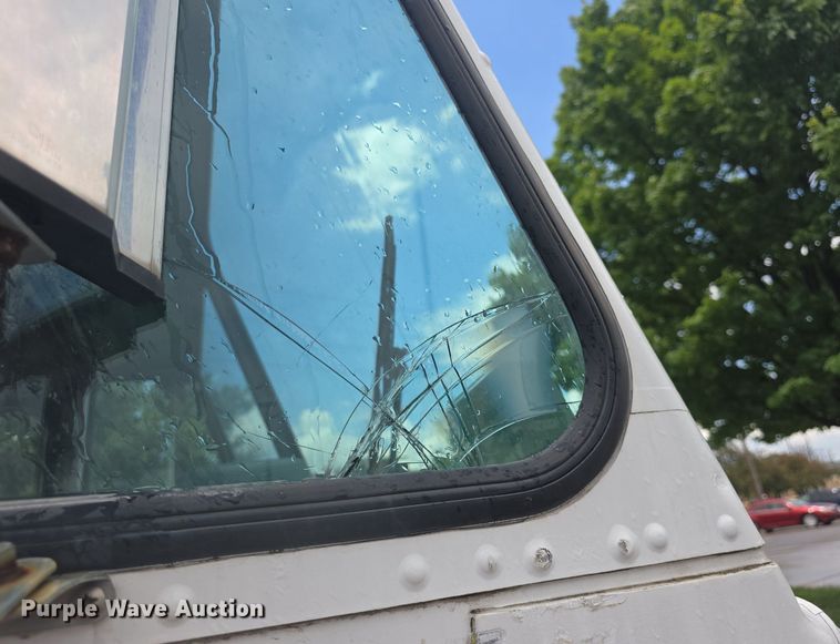 image for item DQ4393 1993 Chevrolet P6000 bookmobile van