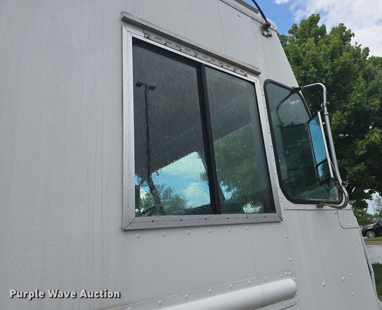 image for item DQ4393 1993 Chevrolet P6000 bookmobile van