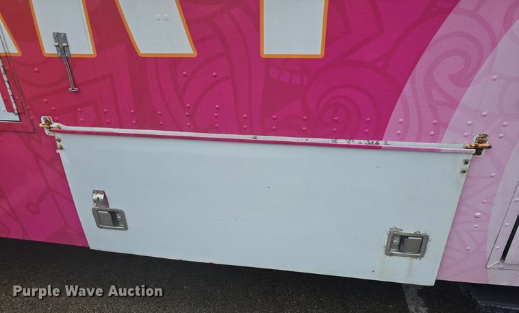 image for item DQ4393 1993 Chevrolet P6000 bookmobile van