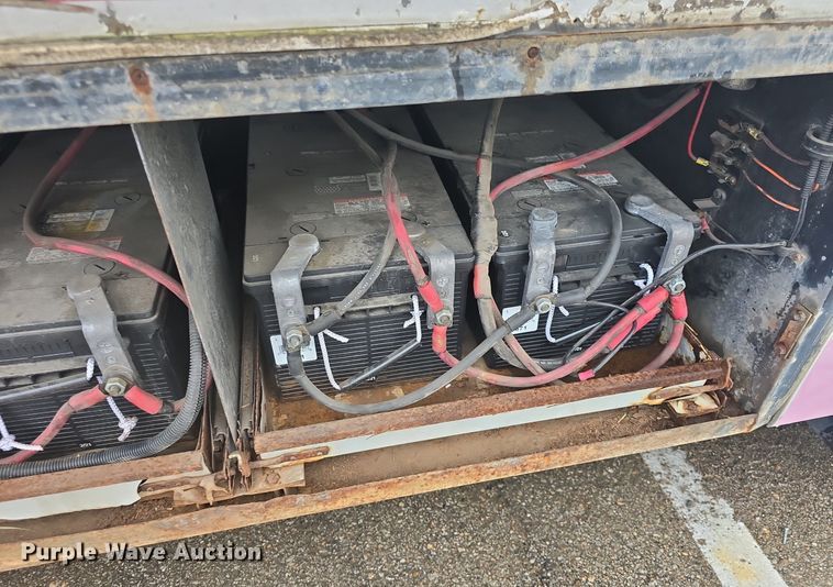 image for item DQ4393 1993 Chevrolet P6000 bookmobile van