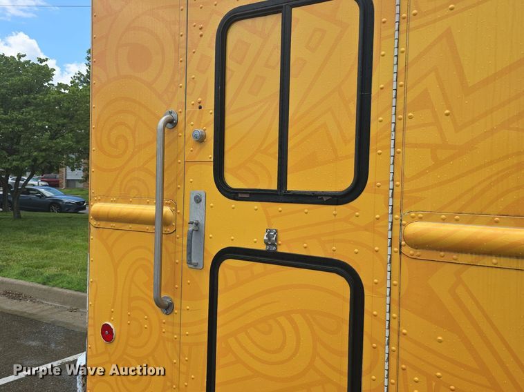 image for item DQ4393 1993 Chevrolet P6000 bookmobile van