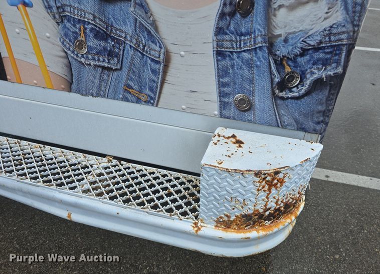 image for item DQ4393 1993 Chevrolet P6000 bookmobile van