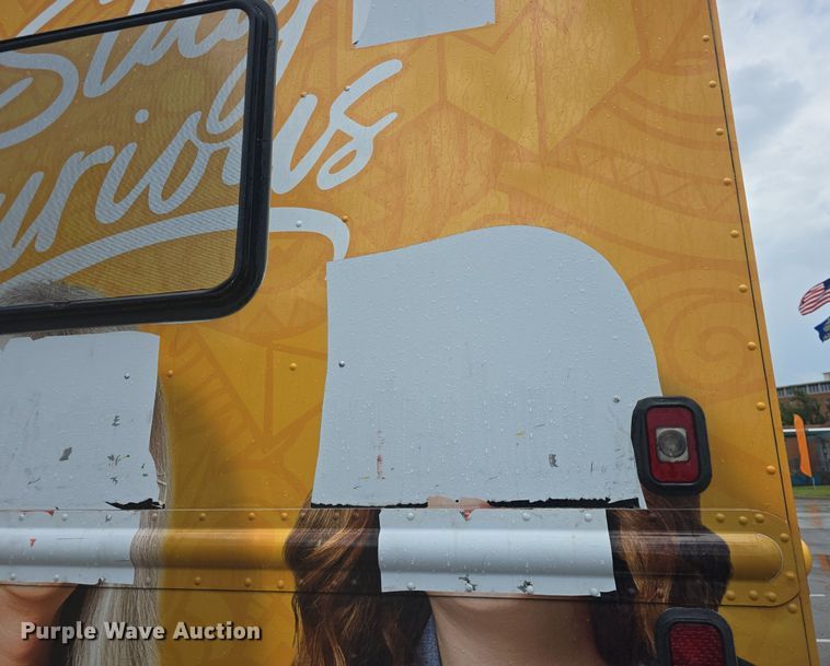 image for item DQ4393 1993 Chevrolet P6000 bookmobile van