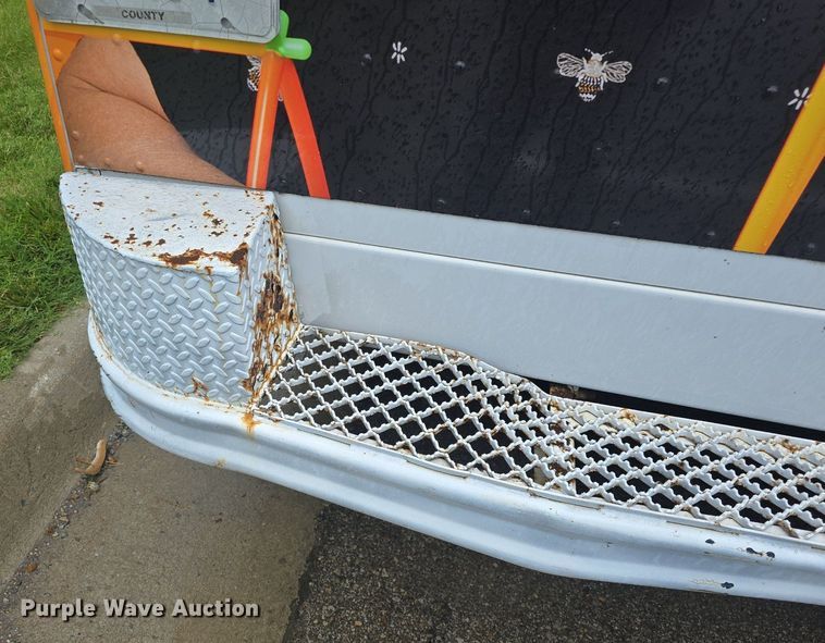 image for item DQ4393 1993 Chevrolet P6000 bookmobile van