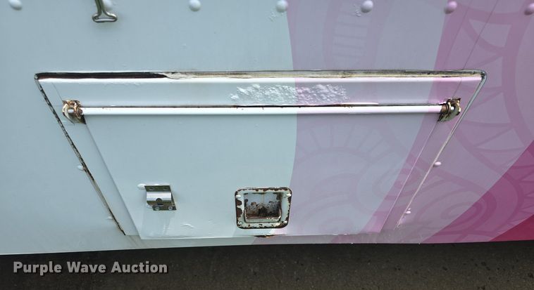 image for item DQ4393 1993 Chevrolet P6000 bookmobile van