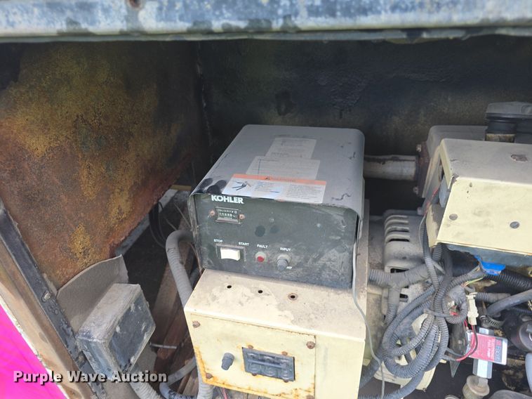 image for item DQ4393 1993 Chevrolet P6000 bookmobile van