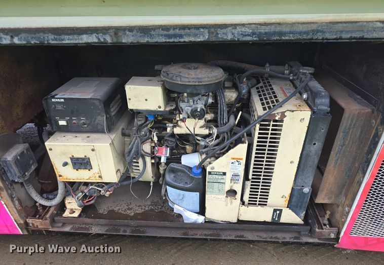 image for item DQ4393 1993 Chevrolet P6000 bookmobile van