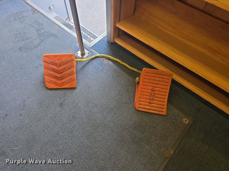 image for item DQ4393 1993 Chevrolet P6000 bookmobile van