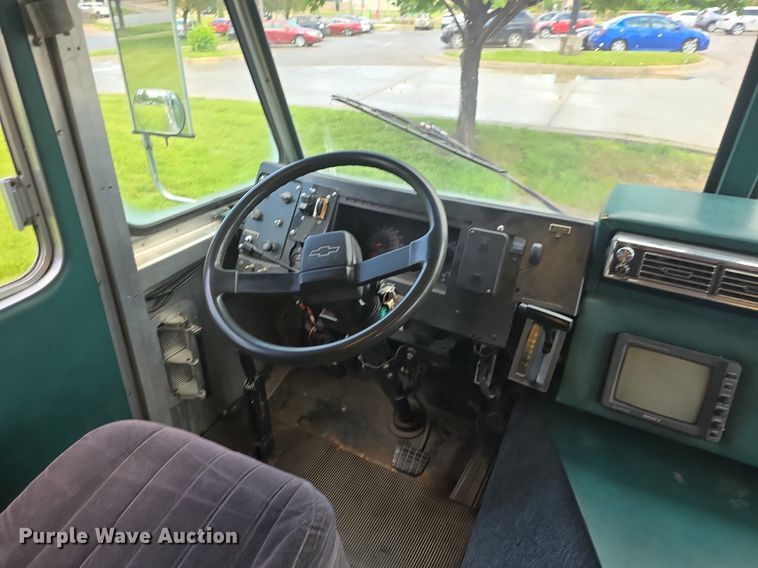 image for item DQ4393 1993 Chevrolet P6000 bookmobile van