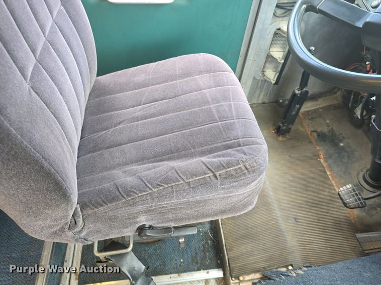 image for item DQ4393 1993 Chevrolet P6000 bookmobile van