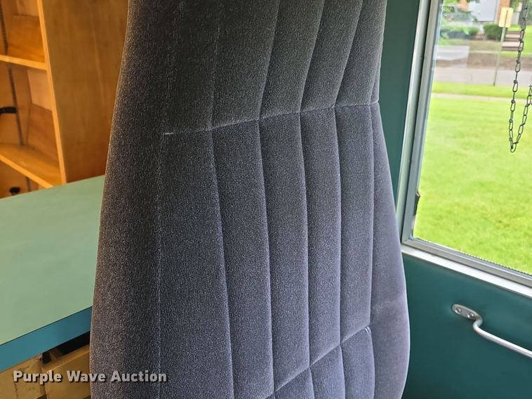 image for item DQ4393 1993 Chevrolet P6000 bookmobile van