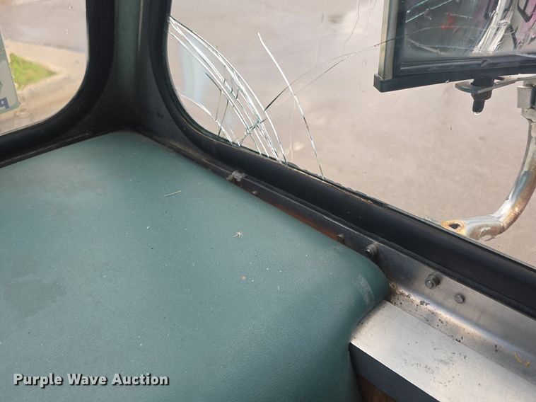 image for item DQ4393 1993 Chevrolet P6000 bookmobile van