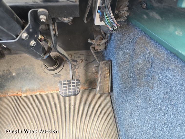 image for item DQ4393 1993 Chevrolet P6000 bookmobile van