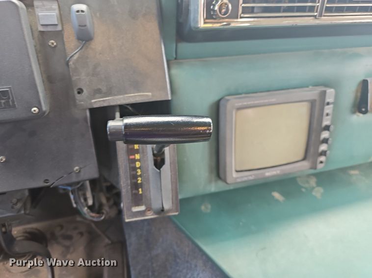 image for item DQ4393 1993 Chevrolet P6000 bookmobile van