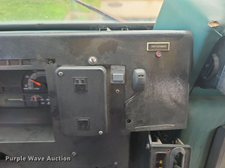 image for item DQ4393 1993 Chevrolet P6000 bookmobile van