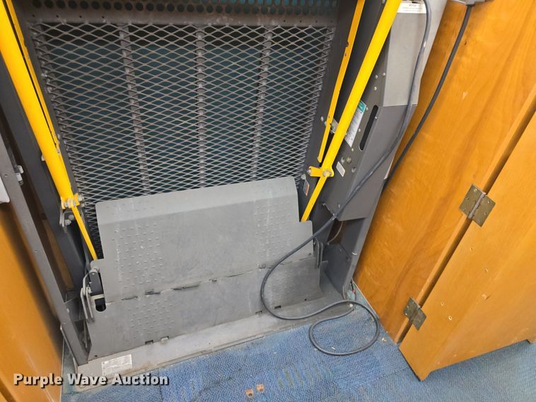 image for item DQ4393 1993 Chevrolet P6000 bookmobile van