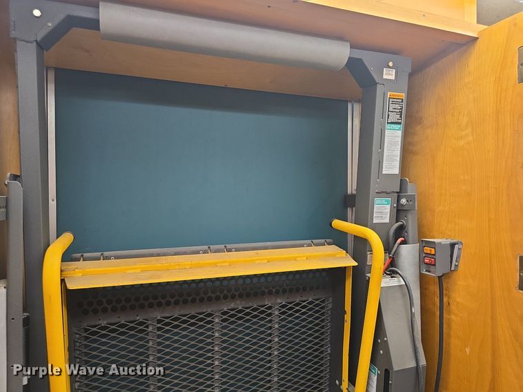 image for item DQ4393 1993 Chevrolet P6000 bookmobile van