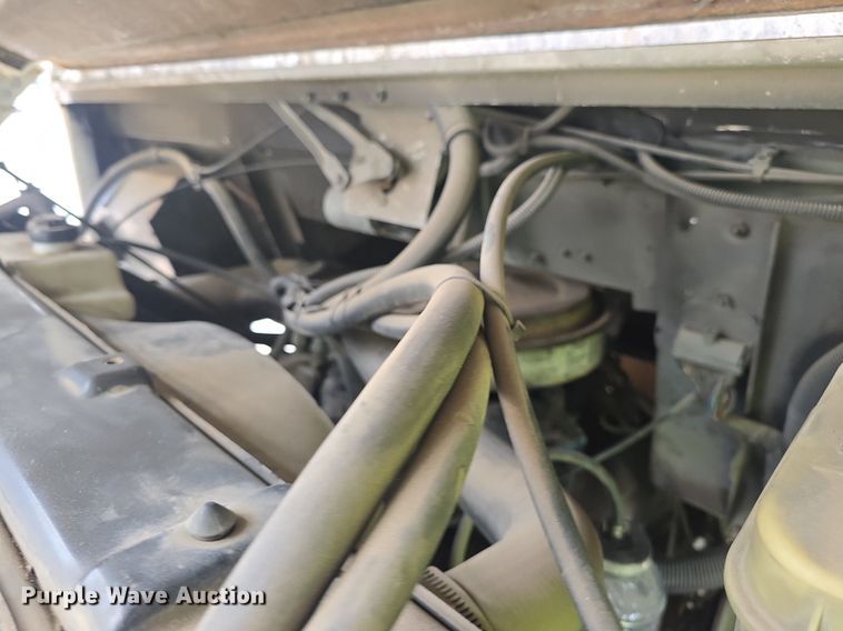 image for item DQ4393 1993 Chevrolet P6000 bookmobile van