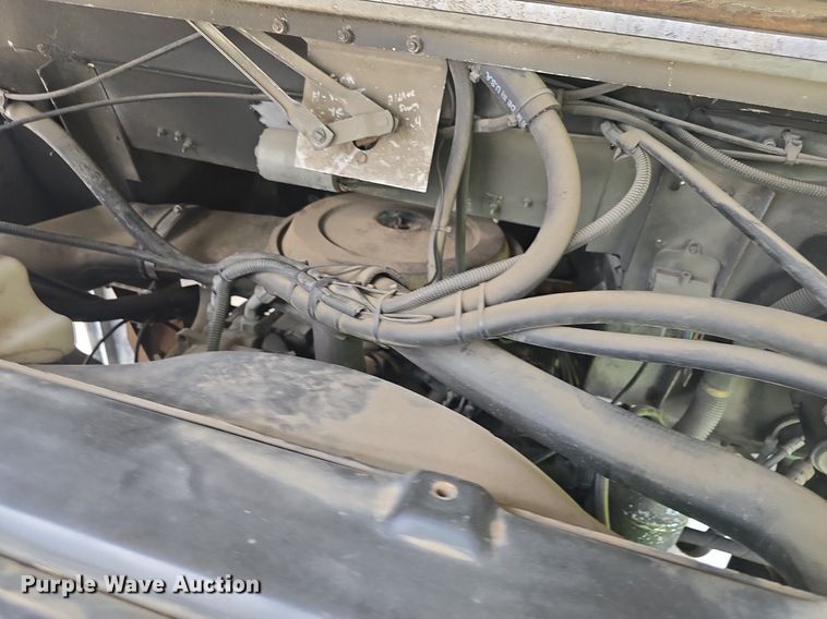 image for item DQ4393 1993 Chevrolet P6000 bookmobile van