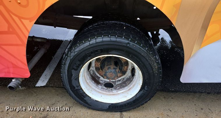 image for item DQ4393 1993 Chevrolet P6000 bookmobile van