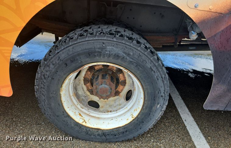 image for item DQ4393 1993 Chevrolet P6000 bookmobile van