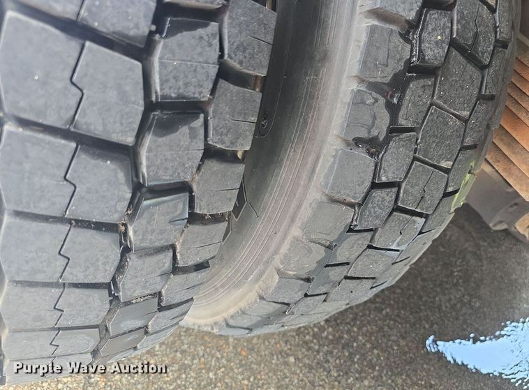 image for item DQ4393 1993 Chevrolet P6000 bookmobile van