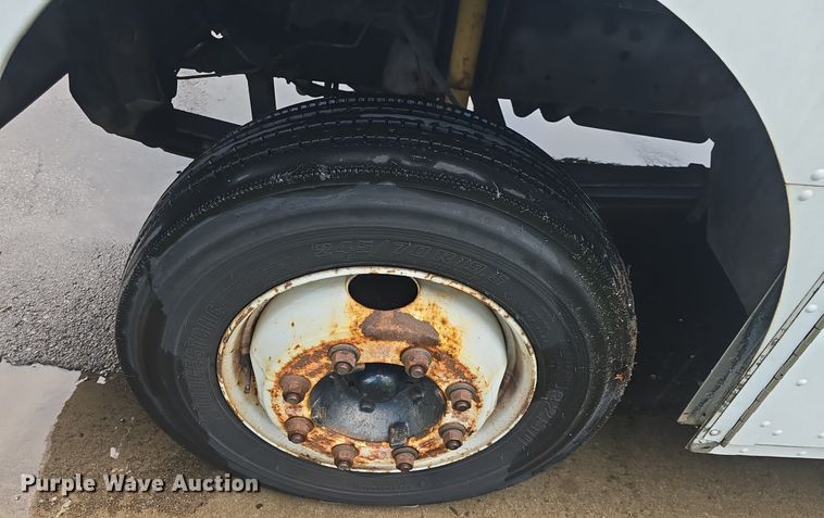 image for item DQ4393 1993 Chevrolet P6000 bookmobile van