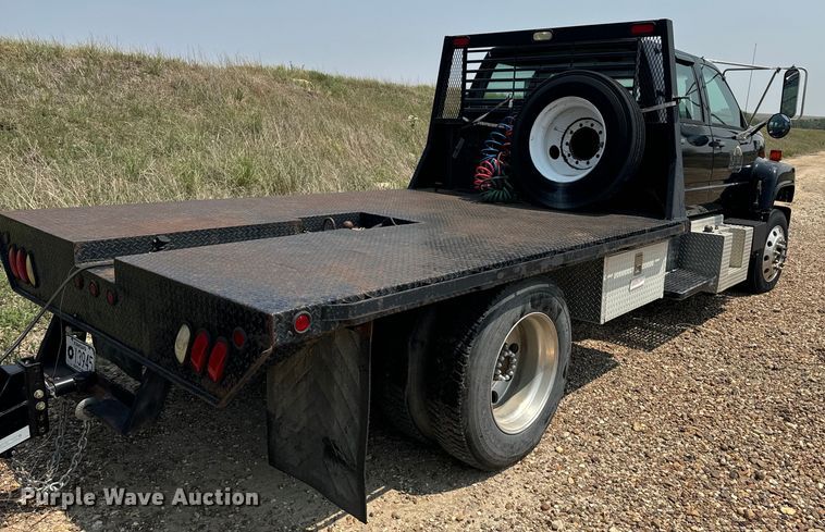 image for item DQ6910 2002 Chevrolet C6500 Crew Cab flatbed truck