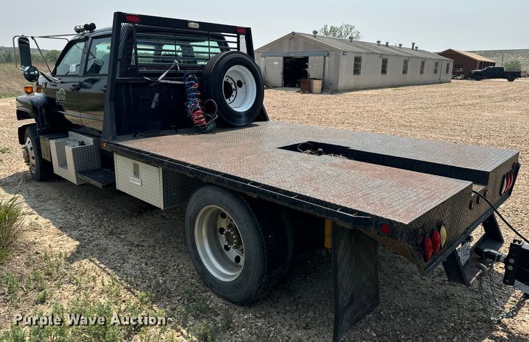 image for item DQ6910 2002 Chevrolet C6500 Crew Cab flatbed truck