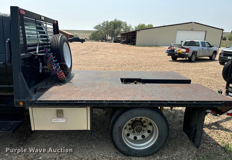 image for item DQ6910 2002 Chevrolet C6500 Crew Cab flatbed truck