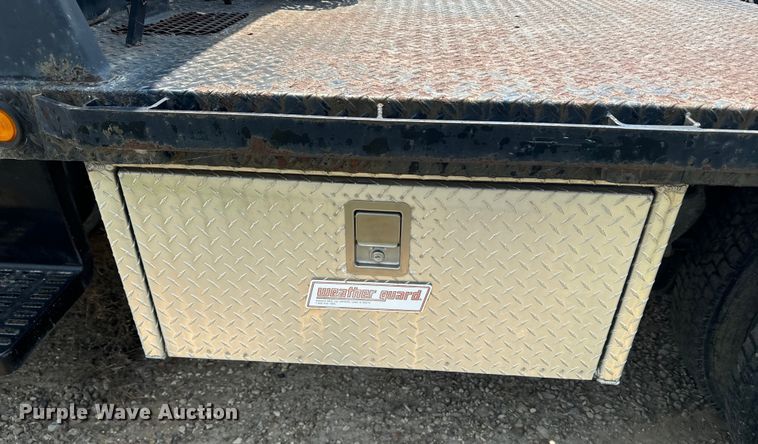 image for item DQ6910 2002 Chevrolet C6500 Crew Cab flatbed truck