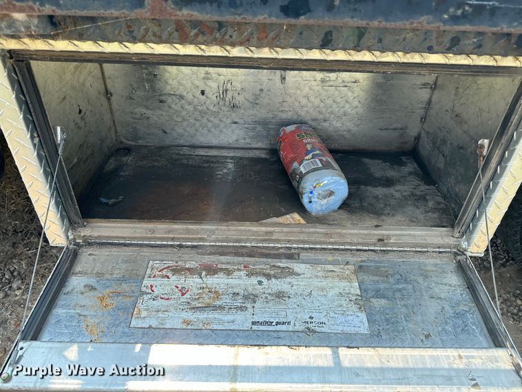 image for item DQ6910 2002 Chevrolet C6500 Crew Cab flatbed truck