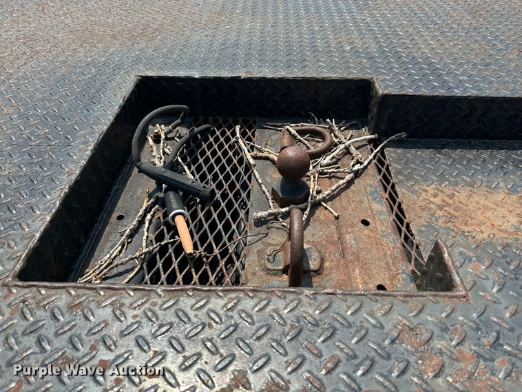 image for item DQ6910 2002 Chevrolet C6500 Crew Cab flatbed truck