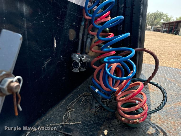 image for item DQ6910 2002 Chevrolet C6500 Crew Cab flatbed truck