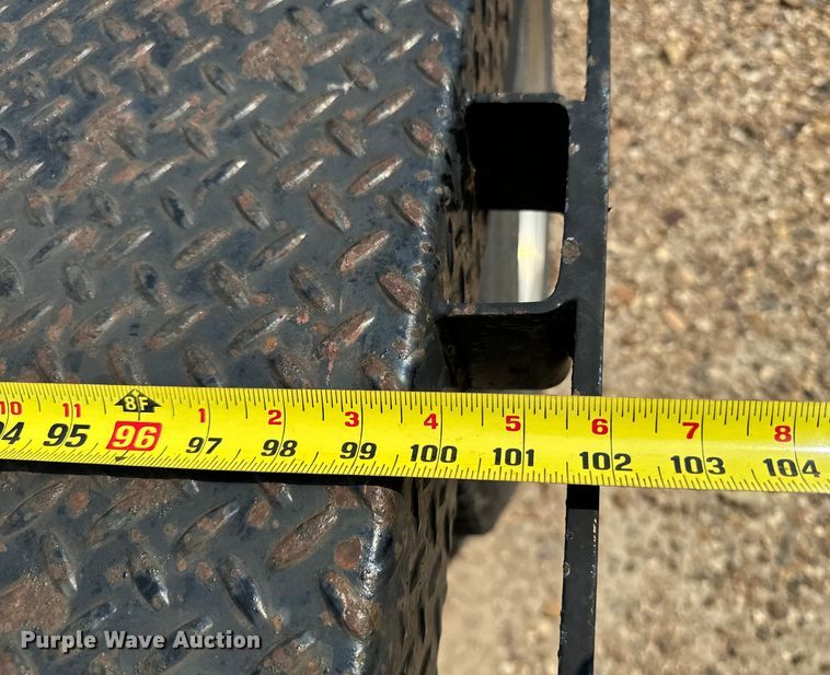 image for item DQ6910 2002 Chevrolet C6500 Crew Cab flatbed truck