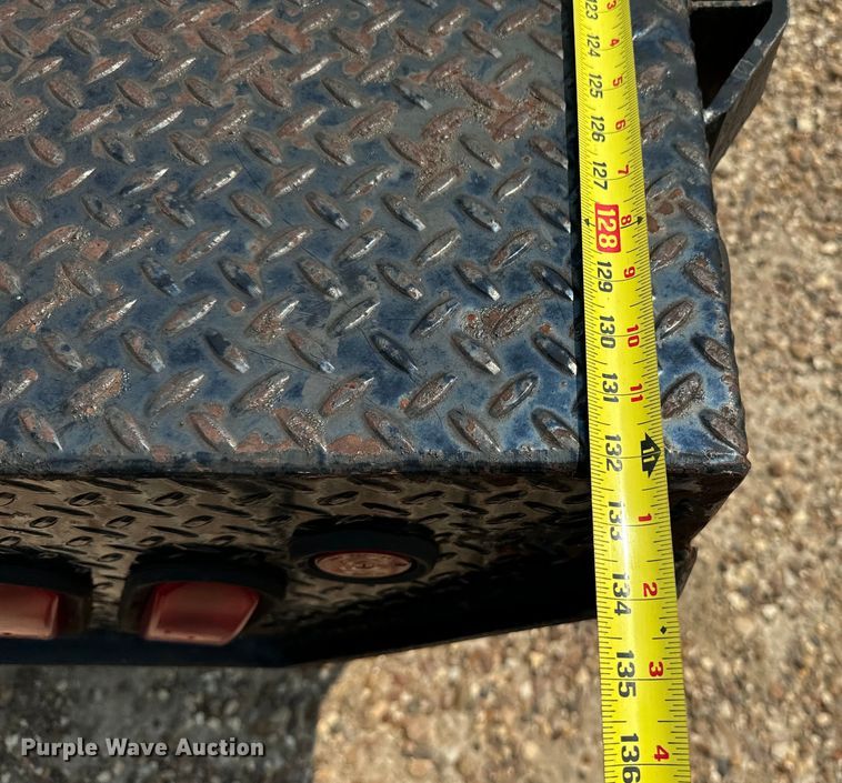 image for item DQ6910 2002 Chevrolet C6500 Crew Cab flatbed truck