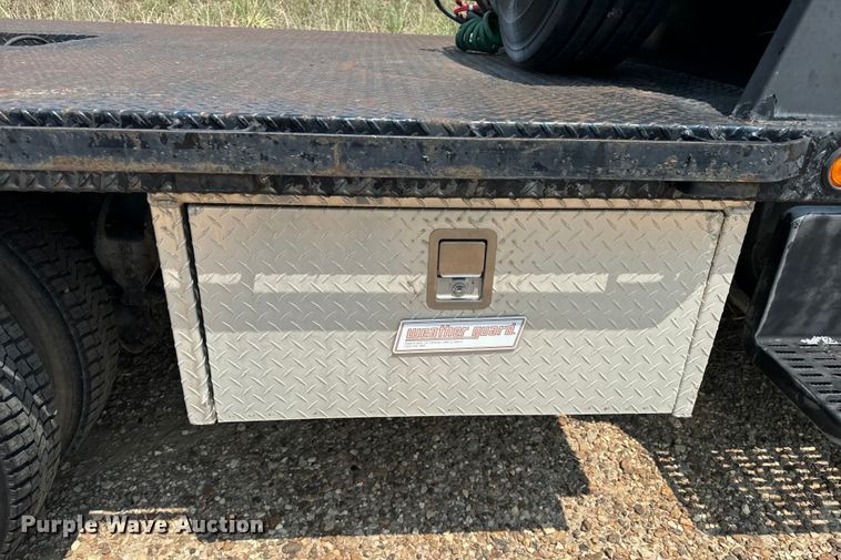 image for item DQ6910 2002 Chevrolet C6500 Crew Cab flatbed truck