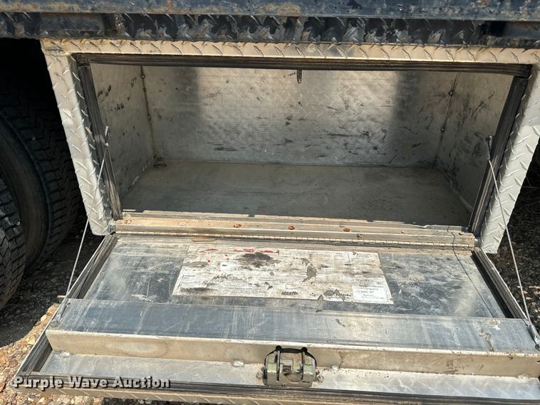 image for item DQ6910 2002 Chevrolet C6500 Crew Cab flatbed truck