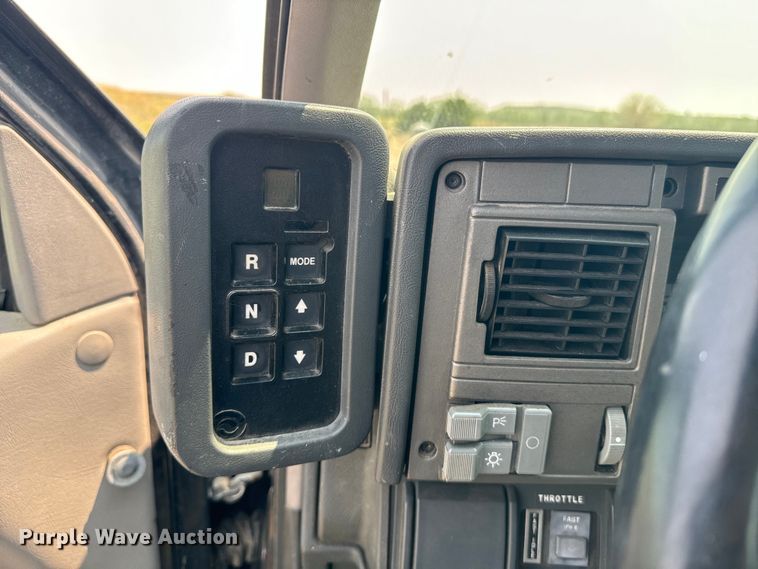 image for item DQ6910 2002 Chevrolet C6500 Crew Cab flatbed truck