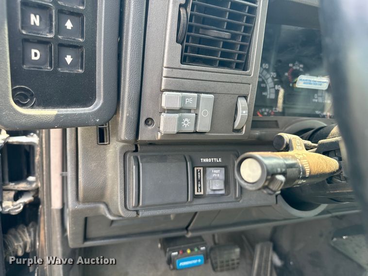 image for item DQ6910 2002 Chevrolet C6500 Crew Cab flatbed truck