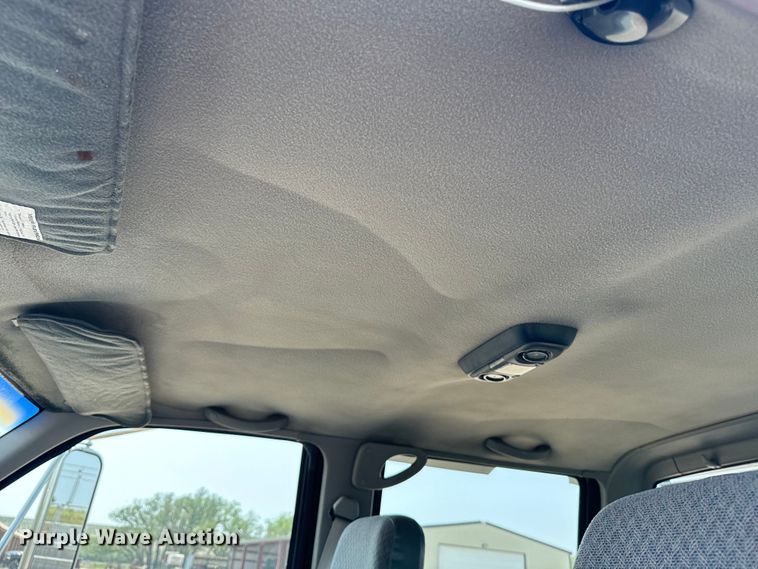 image for item DQ6910 2002 Chevrolet C6500 Crew Cab flatbed truck