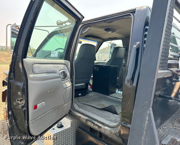 image for item DQ6910 2002 Chevrolet C6500 Crew Cab flatbed truck