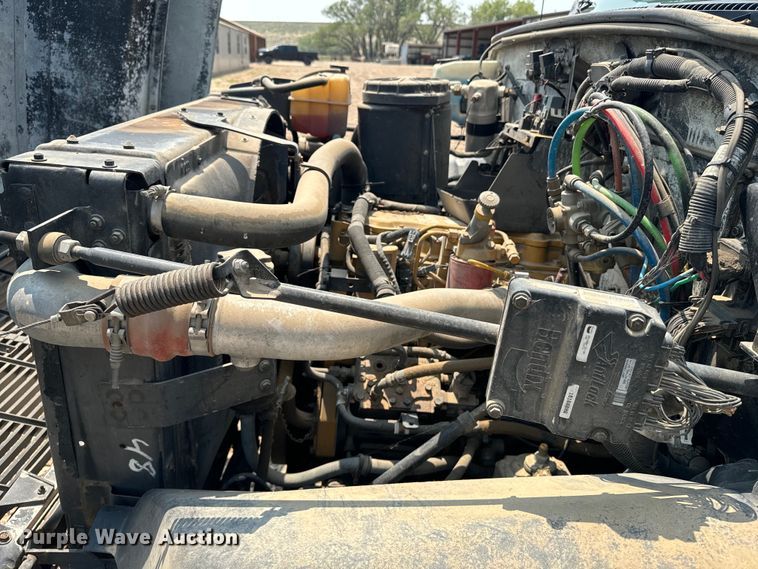 image for item DQ6910 2002 Chevrolet C6500 Crew Cab flatbed truck