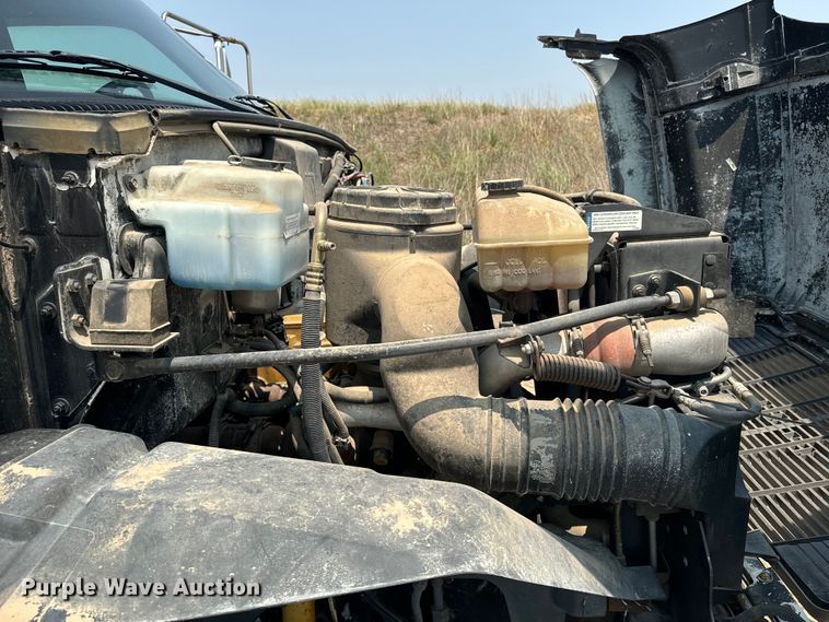 image for item DQ6910 2002 Chevrolet C6500 Crew Cab flatbed truck