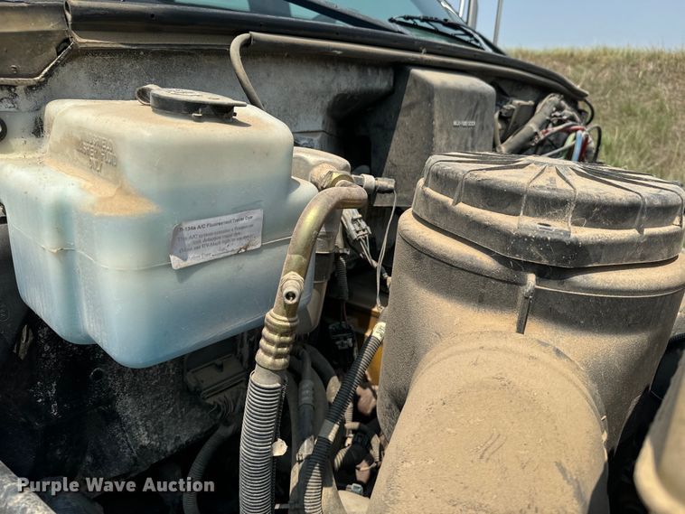 image for item DQ6910 2002 Chevrolet C6500 Crew Cab flatbed truck