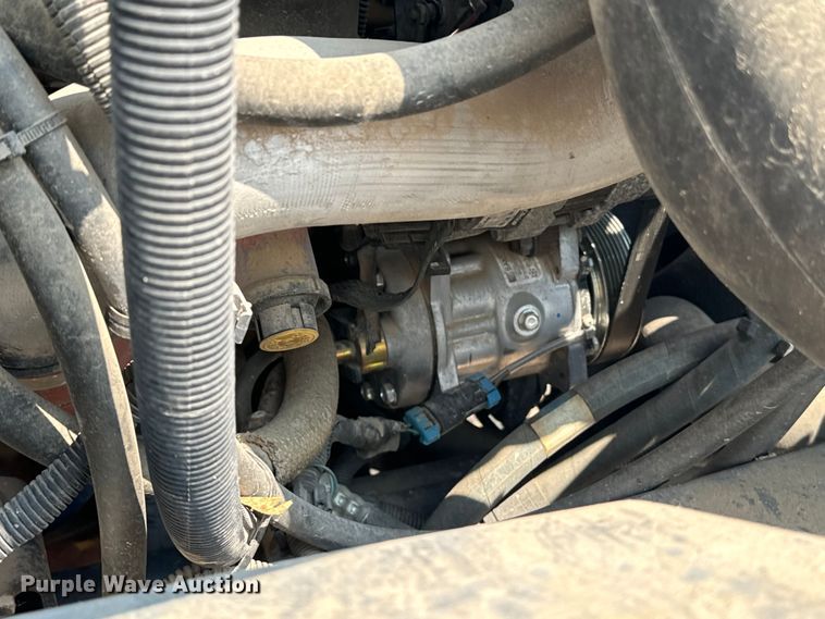 image for item DQ6910 2002 Chevrolet C6500 Crew Cab flatbed truck