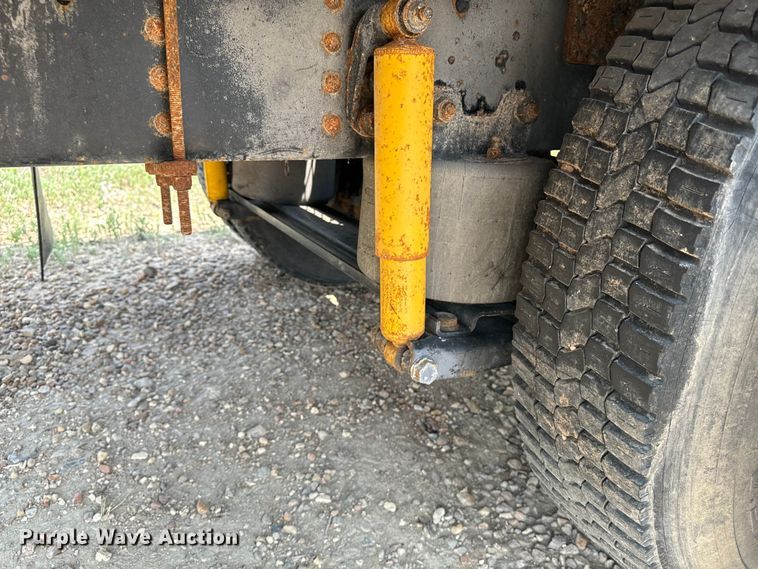 image for item DQ6910 2002 Chevrolet C6500 Crew Cab flatbed truck